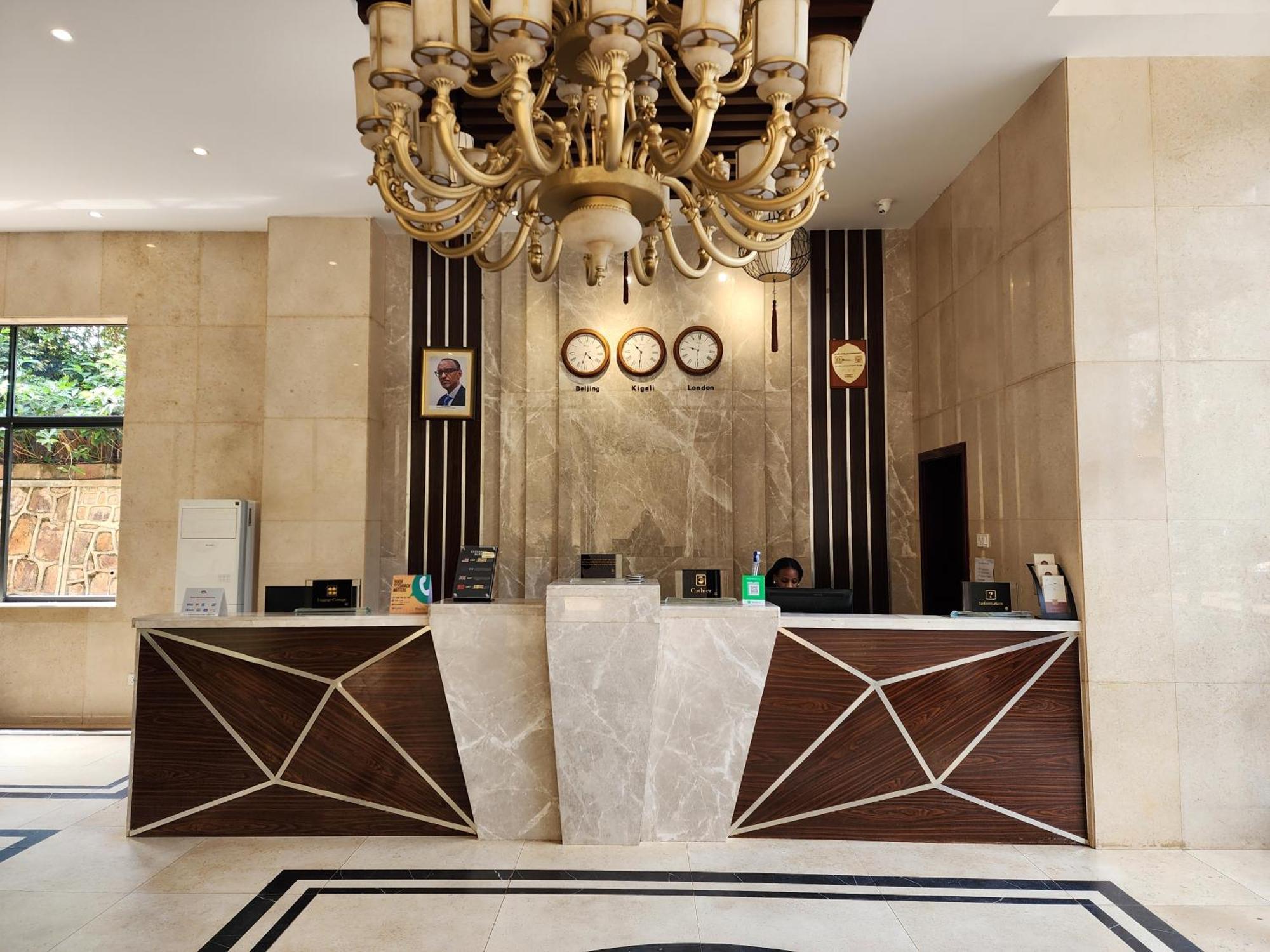 Dmall Hotel Kigali Bagian luar foto
