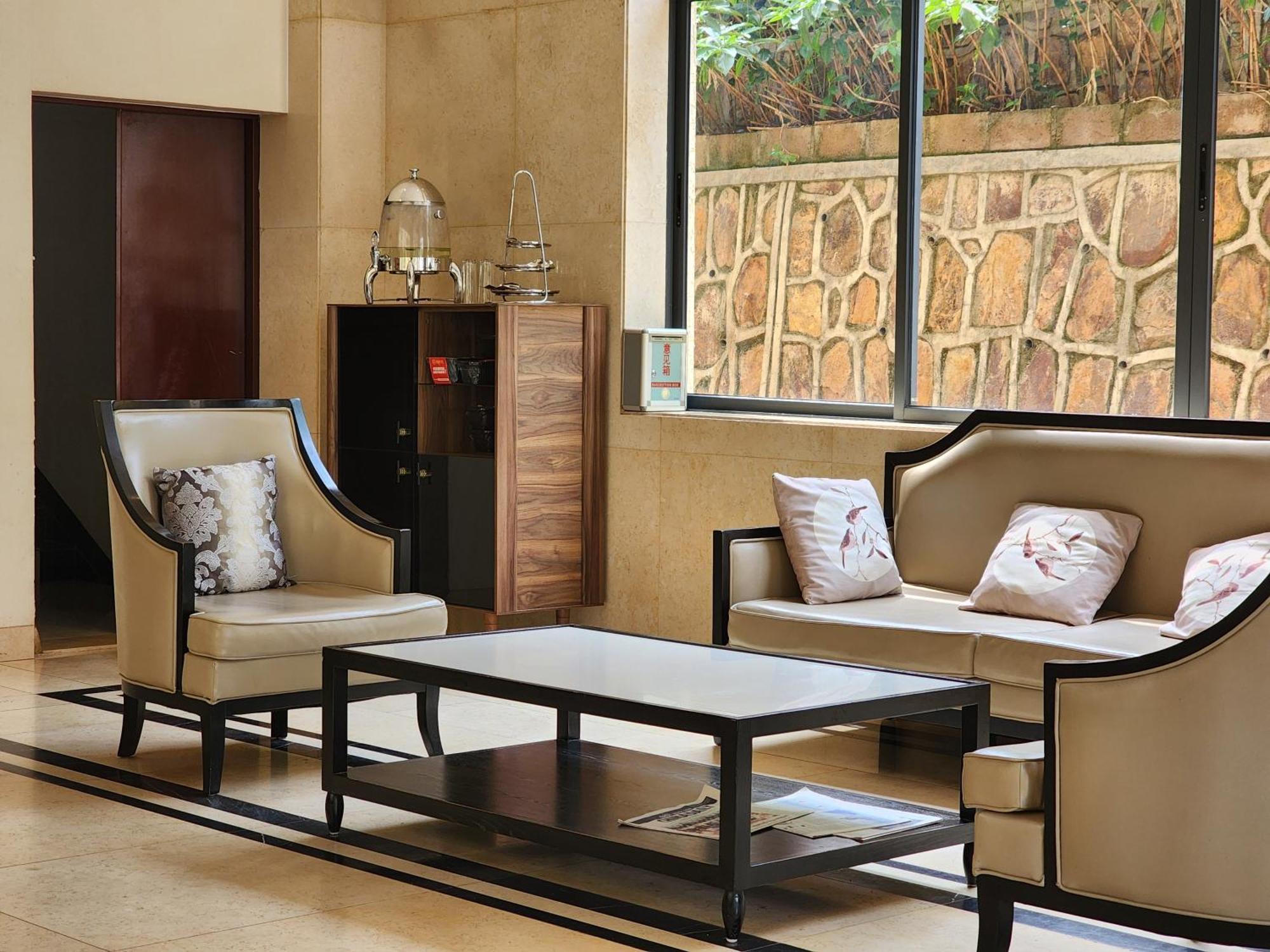 Dmall Hotel Kigali Bagian luar foto